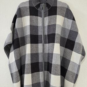 Tahari Gray Plaid Poncho L/XL Zip Front Cape Wrap Cozy Checkered Fall Layer